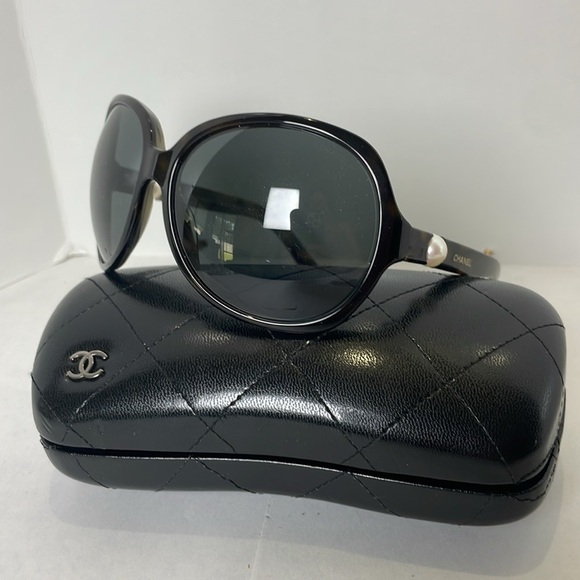 CHANEL COLLECTION PERLE SUNGLASSES
MADE IN ITALY POLARIZED 
LIMITED EDITION main image 5